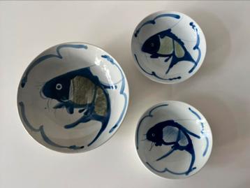 Chinese borden in goede staat beschikbaar voor biedingen