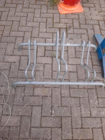 Fietsenrek voor 3 fietsen beschikbaar voor biedingen