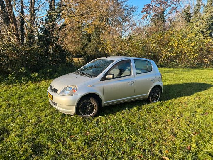 Toyota Yaris 1.0 16V Vvti 5DR Terra 2002 Grijs, Auto's, Toyota, Particulier, Yaris, Benzine, B, Hatchback, Handgeschakeld, Origineel Nederlands