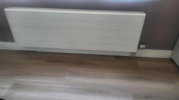 2 stuks moderne radiatoren | 2x0,5m & 1,6x0,5m beschikbaar voor biedingen