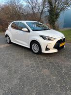 Toyota Yaris 1.5 Hybrid 116pk CVT 2022 Wit met NAP, 26 km/l, Dealer onderhouden, Yaris, Te koop
