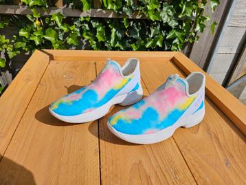 Guess Schoenen Sneakers Maat 42 beschikbaar voor biedingen