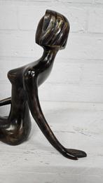 RANDZITTER / DAME / VROUW / bronzen tuinbeeld / 39 cm, Ophalen of Verzenden