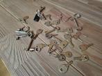 31 vintage sleutels + sleutelhanger en 2 sleutel ringen, Verzamelen, Complete verzamelingen en Collecties, Verzenden