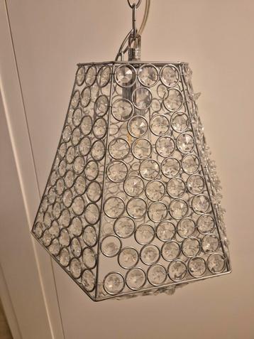Kristallen lamp beschikbaar voor biedingen