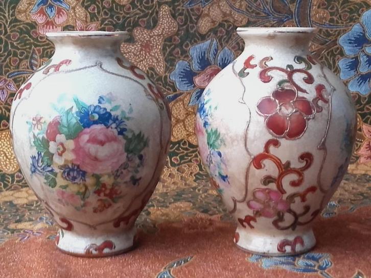 Mooi stel antieke porseleinen vaasjes uit Japan 13 cm., Antiek en Kunst, Antiek | Vazen, Ophalen of Verzenden