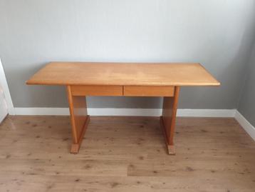 Houten bureau met 2 lades - 170cm breed beschikbaar voor biedingen