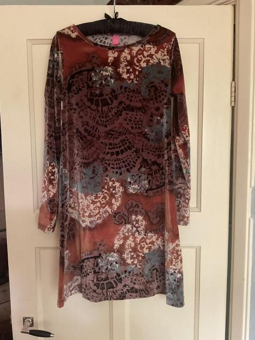 PRACHTIGE KYRA & CO VELOURS JURK IN ORANJETINTEN MT S/M, Kleding | Dames, Jurken, Zo goed als nieuw, Maat 36 (S), Oranje, Onder de knie