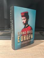 Nieuw: Grand Hotel Europa Ilja Leonard Pfeijffer (Hardcover), Ilja Leonard Pfeijffer, Nieuw, Ophalen of Verzenden, Nederland