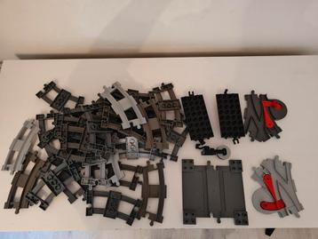 Duplo treinbaan, rails, onderdelen veel bochten,2 wagons etc beschikbaar voor biedingen