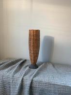 Vintage hoge rotan & castiron vaas wabisabi stijl h40cm, Overige materialen, Overige kleuren, Ophalen of Verzenden, Zo goed als nieuw