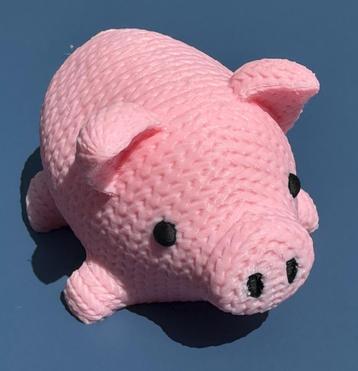 Super schattig 'gebreid' varkentje beschikbaar voor biedingen