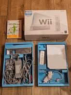 Nintendo Wii in doos + wii fit plus en controller, Ophalen of Verzenden, Gebruikt, Met 1 controller, Met games