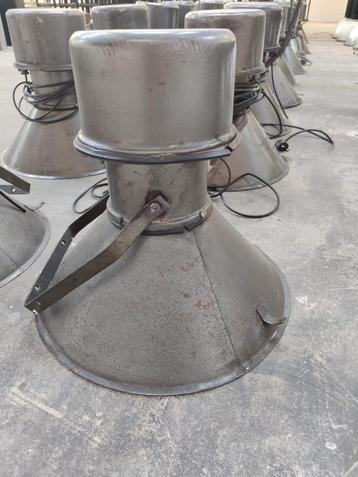 22 kleine fabriekslampen  beschikbaar voor biedingen