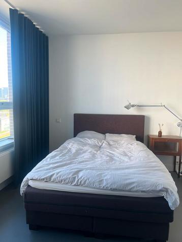 Boxspring 2-persoons, 140cm, bruin. 