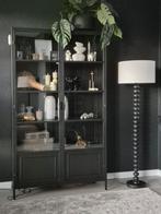 Woood Ronja metalen kast met glas - Zwart, Huis en Inrichting, Kasten | Vitrinekasten, Ophalen, 100 tot 150 cm, 25 tot 50 cm, Glas