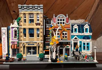 Twee Lego Modulaire Gebouwen beschikbaar voor biedingen