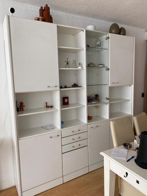 Mooie grote wandkast wit, Huis en Inrichting, Kasten | Wandmeubels, Zo goed als nieuw, Minder dan 100 cm, Minder dan 150 cm, 25 tot 50 cm
