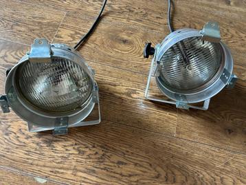 toneellampen beschikbaar voor biedingen