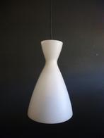 Prachtige vintage Peill & putztler design melkglas hanglamp, Ophalen of Verzenden, Gebruikt, Glas, Minder dan 50 cm