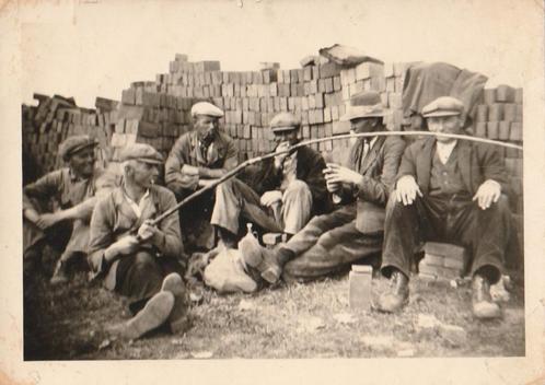 2x foto Wijchen, Verzamelen, Ansichtkaarten | Nederland, Ongelopen, Gelderland, Verzenden