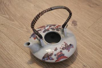 Japans theepotje beschikbaar voor biedingen