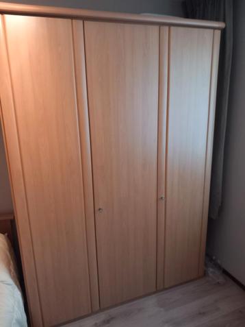 slaapkamerkast hang en liggedeelte - afbeelding 1