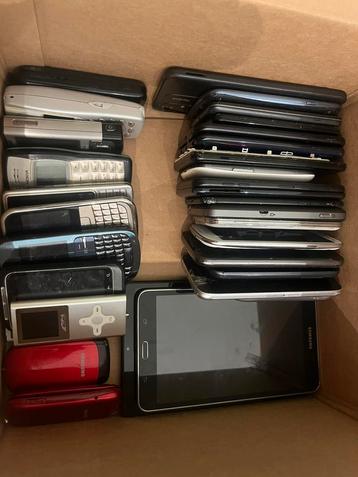 Ontzettend veel telefoons en dergelijke defect! beschikbaar voor biedingen