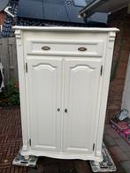 Prachtige meidenkast met drie kastplanken, Antiek en Kunst, Curiosa en Brocante, Ophalen