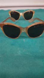 Vintage zonnebril 2 stuks zalmkleurig en beige, Verzamelen, Ophalen of Verzenden