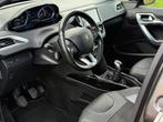 Peugeot 2008 1.2 PureTech 110pk Allure - Gris Platinium - Pa, Voorwielaandrijving, Metallic lak, Euro 6, Leder en Stof