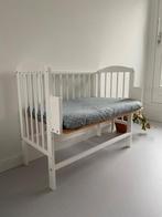 Petite Amelie Aanschuifbedje/Co-sleeper - Wit, Kinderen en Baby's, Babywiegjes en Ledikanten, Ophalen, Gebruikt, Ledikant