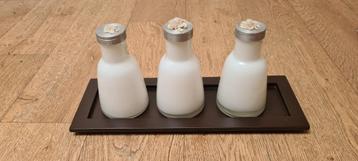 3 Fraaie mat glazen olielampjes beschikbaar voor biedingen