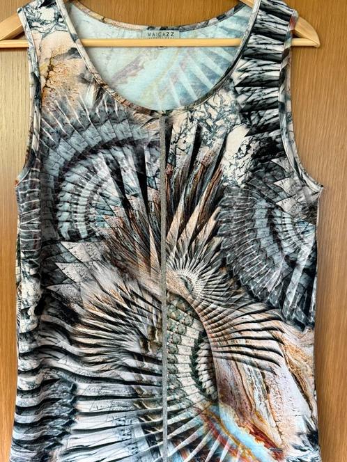 Maicazz top zgan / 42, Kleding | Dames, Tops, Zo goed als nieuw, Maat 42/44 (L), Zonder mouw, Verzenden