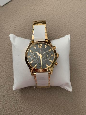 Nieuw in doos horloge Guess Skylar ladies sport goud beschikbaar voor biedingen