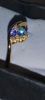 Zilveren goudkleurige ring met zirkonia hart, Nieuw, Ophalen of Verzenden, 17 tot 18, Dame