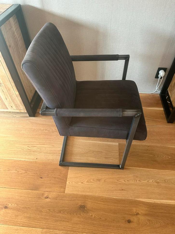 4 Suède Eetkamerstoelen met Metalen Frame, Huis en Inrichting, Stoelen, Gebruikt, Vier, Metaal, Bruin, Ophalen