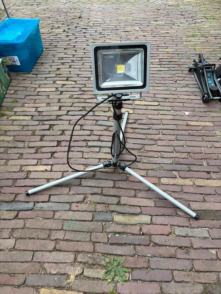 LED Bouwlamp met Statief, Doe-het-zelf en Verbouw, Bouwverlichting, Gebruikt, Lamp met armatuur, Minder dan 50 watt, Met statief
