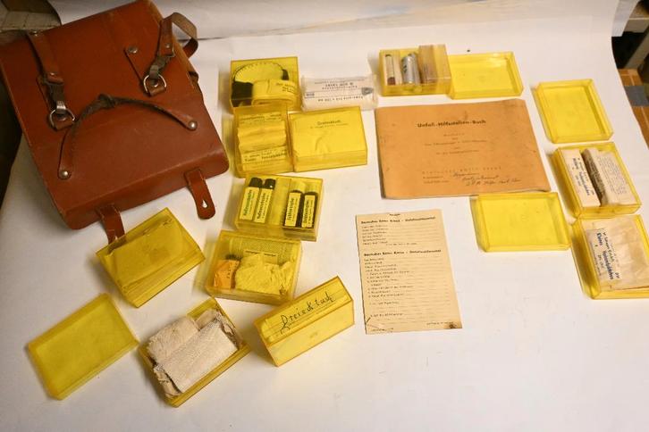 DRK sanitäts umhang tasche ehbo tas duitsland rode kruis, Verzamelen, Militaria | Algemeen, Overige soorten, Overige typen, Duitsland