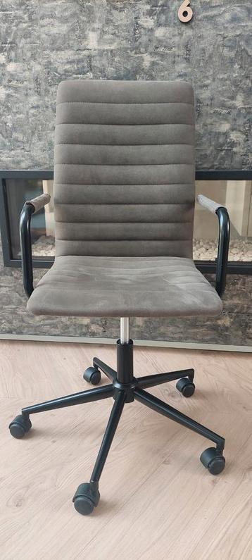 Bureaustoel in nieuwstaat  beschikbaar voor biedingen