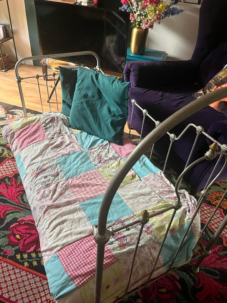 Antiek Smeedijzeren Kinderledikant/Bankje, Huis en Inrichting, Slaapkamer | Bedden, Gebruikt, Eenpersoons, 70 cm of minder, 190 cm of minder