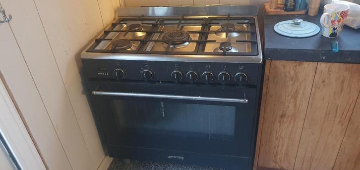 Gratis smeg fornuis, Witgoed en Apparatuur, Fornuizen, Niet werkend, Vrijstaand, Gas, 5 kookzones of meer, 90 tot 95 cm, 60 cm of meer