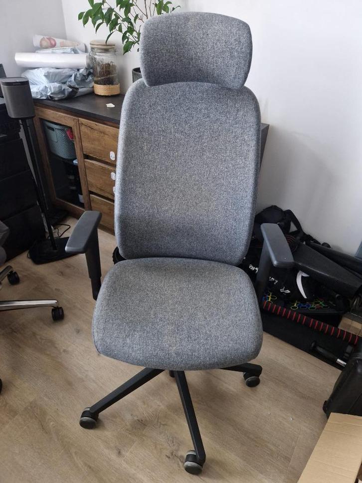 VALLFJÄLLET bureaustoel met arm en hoofdsteun, Huis en Inrichting, Bureaustoelen, Gebruikt, Bureaustoel, Grijs, Ergonomisch, Ophalen