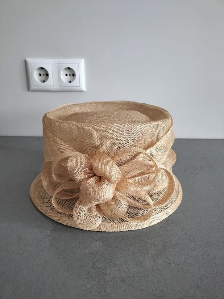 Crèmekleurig Pothoedje Pillbox – Dameshoed met Strik, Kleding | Dames, Hoeden en Petten, Zo goed als nieuw, Hoed, 55 cm (S, 6⅞ inch) of minder