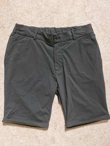 Grijze korte broek mt 33 beschikbaar voor biedingen