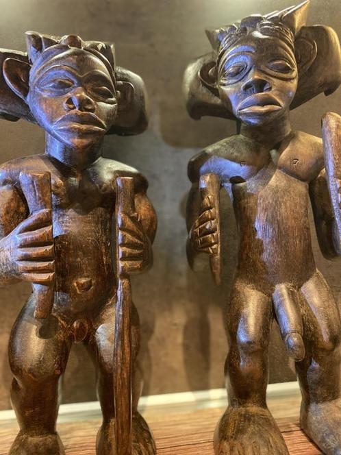 Twee Chibinda Ilunga beelden Man en vrouw. Chokwe. Angola, Antiek en Kunst, Kunst | Niet-Westerse kunst, Ophalen of Verzenden