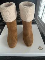 Moncler suede laarzen mt 37,5, Hoge laarzen, Beige, Moncler, Ophalen of Verzenden