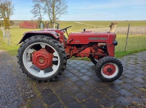 Mc Cormick Farmall D324 met kenteken, Zakelijke goederen, Agrarisch | Tractoren, McCormick, tot 80 Pk, Oldtimer, Ophalen