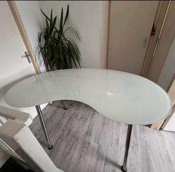 Organische eettafel, tafelblad of bureaublad van glas beschikbaar voor biedingen