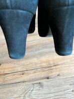 Zwarte suede pump, Pumps, Zwart, Ophalen of Verzenden, Zo goed als nieuw